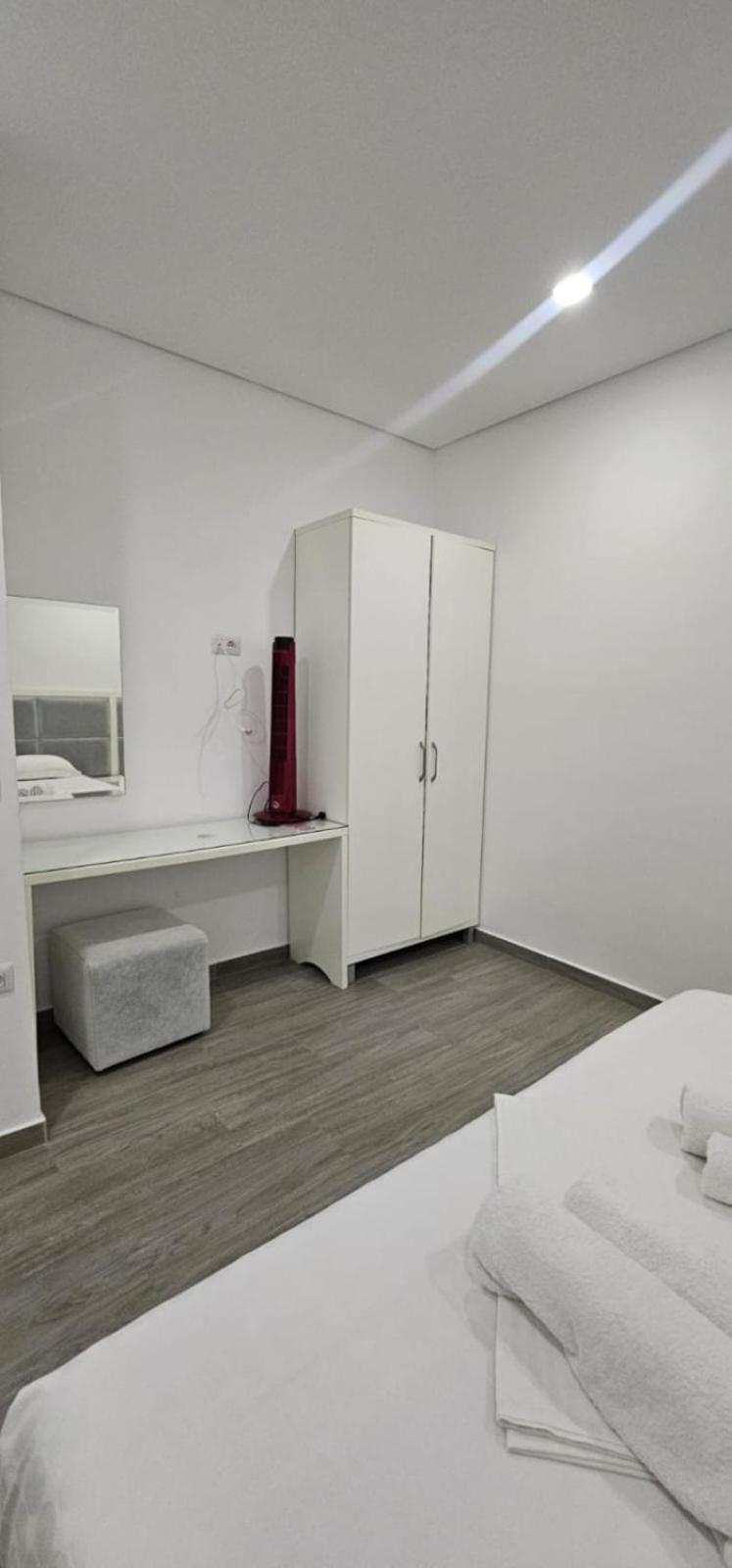 Hotel Edina Apartments By Hp Sarandë 外观 照片