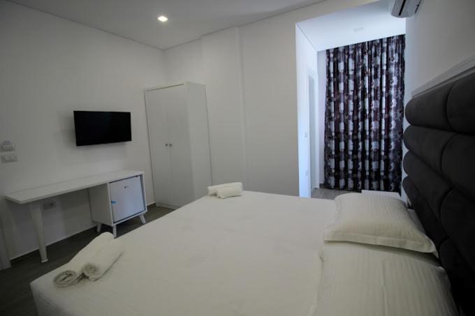Hotel Edina Apartments By Hp Sarandë 外观 照片