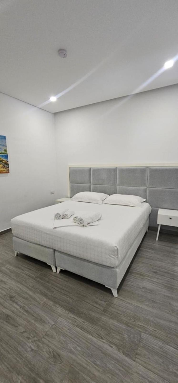 Hotel Edina Apartments By Hp Sarandë 外观 照片