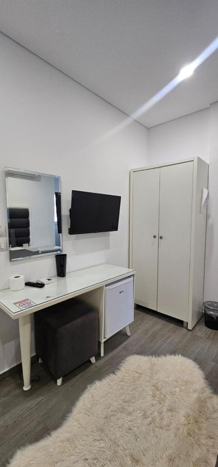 Hotel Edina Apartments By Hp Sarandë 外观 照片